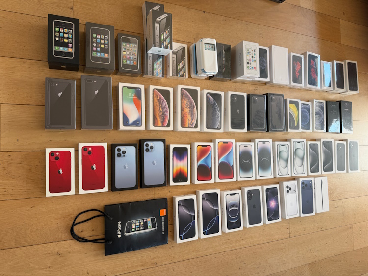56 iPhone, près de 20 ans d'histoire et jusqu'à 80 000 € : cette collection française s'apprête à être vendue aux enchères 56 iPhone, près de 20 ans d'histoire et jusqu'à 80 000 € : cette collection française s'apprête à être vendue aux enchères