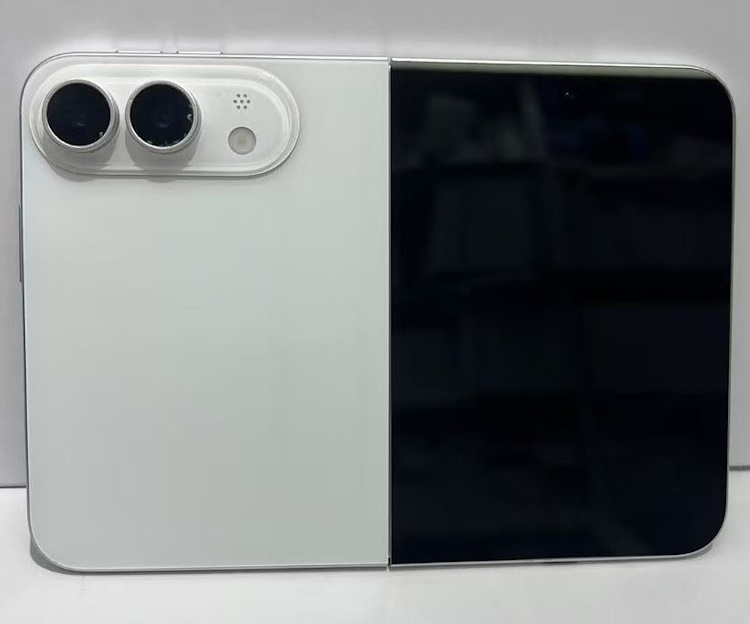 A quoi ressemblera l'iPhone pliant ? De nouvelles maquettes apportent des réponses A quoi ressemblera l'iPhone pliant ? De nouvelles maquettes apportent des réponses