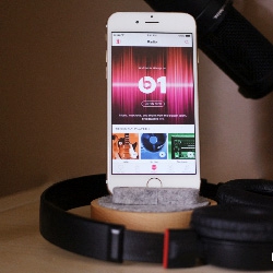 Apple Music fait mieux que Deezer, mais moins bien que Spotify