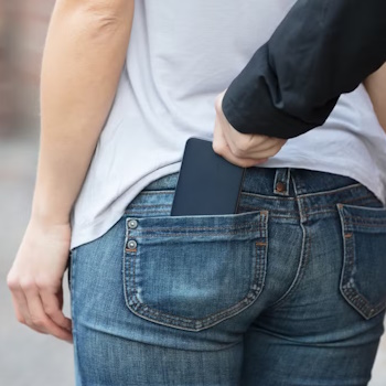 Apple prépare une arme antivol redoutable : l'iPhone pourrait se verrouiller tout seul après un vol à l'arraché Apple prépare une arme antivol redoutable : l'iPhone pourrait se verrouiller tout seul après un vol à l'arraché