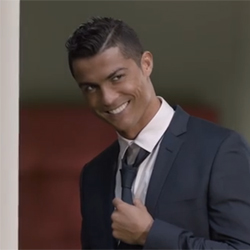 Cristiano Ronaldo se lance dans un striptease pour SFR Cristiano Ronaldo se lance dans un striptease pour SFR