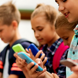 Deux actionnaires alertent Apple concernant la dangerosité de l'iPhone sur la santé des plus jeunes Deux actionnaires alertent Apple sur la dangerosité de l'iPhone pour la santé des plus jeunes