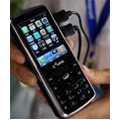 Epoq commercialise le premier tlphone mobile quip d'un picoprojecteur