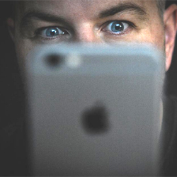Le FBI russit  dverrouiller l'iPhone d'un suspect  l'aide de Face ID