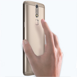 Le ZTE Axon Mini est disponible en France ZTE AXON mini : un smartphone qui obéit au doigt et à l'oeil