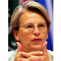 Michèle Alliot-Marie est satisfaite du téléphone d'urgence, pour les femmes victimes de violences conjugales Michèle Alliot-Marie est satisfaite du téléphone d'urgence, pour les femmes victimes de violences conjugales