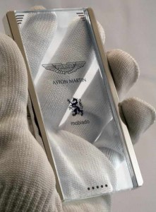 Mobiado présente un concept de téléphone mobile aux couleurs d’Aston Martin