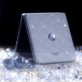 Motorola et Swarovski font scintiller la technologie : "The Brilliant Collection" donne un éclat inédit au razr 60 et aux moto buds loop Motorola et Swarovski font scintiller la technologie : "The Brilliant Collection" donne un éclat inédit au razr 60 et aux moto buds loop