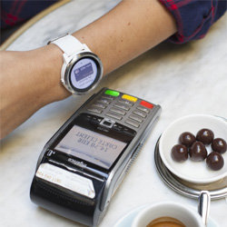 Régler ses achats avec une montre Garmin sera possible en mars 2018 Avec la Caisse d'Epargne Ile-de-France, Garmin lance Garmin Pay, une nouvelle solution de paiement sans contact