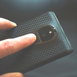 Solarin : un smartphone ultra sécurisé à 16 000 dollars Solarin, le smartphone sécurisé à 16 000 $ de Sirin Labs