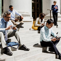 Tablettes, ordinateurs, smartphones sont devenus des objets incontournables Tablettes, ordinateurs, smartphones sont devenus des objets incontournables