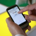 tude : la vente des smartphones devrait dpasser celle des mobiles classiques en 2013