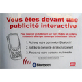 Une affiche publicitaire qui envoie des donnes sur les tlphones portables