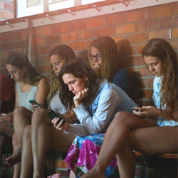 Une étude internationale démontre que les Français sont les moins dépendants de leurs smartphones Une étude internationale démontre que les Français sont les moins dépendants de leurs smartphones