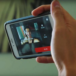 Youtube permet de filmer en direct depuis son smartphone Youtube lance les live vidéos sur smartphone pour les chaînes de plus de 10 000 abonnés